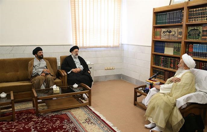 Custodian of Imam Ridha holy shrine meets with Grand Ayatollah Makarem Shirazi